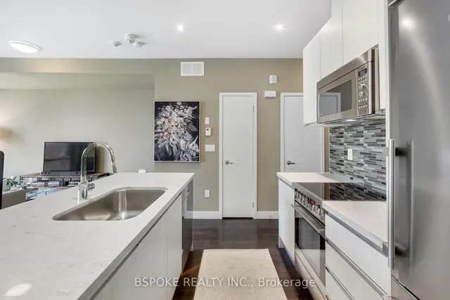 Additional image 4 of 441 Jane St Unit 210