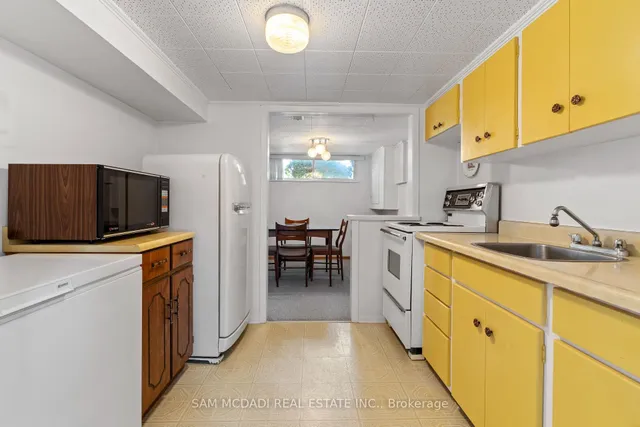 Additional image 41 of 70 Frost St