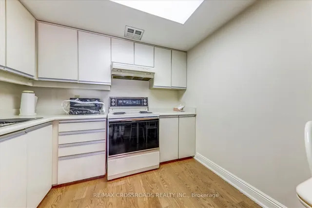 Additional image 22 of 1 Concorde Pl Unit 405