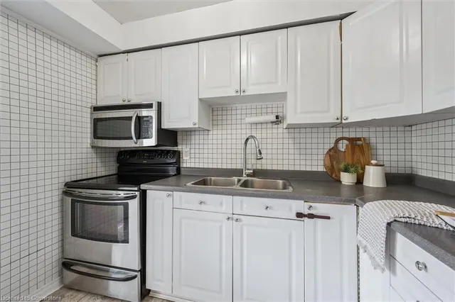 Additional image 11 of 32 Mowat Blvd Unit 52