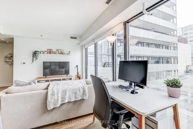 Additional image 16 of 25 Richmond St Unit 902