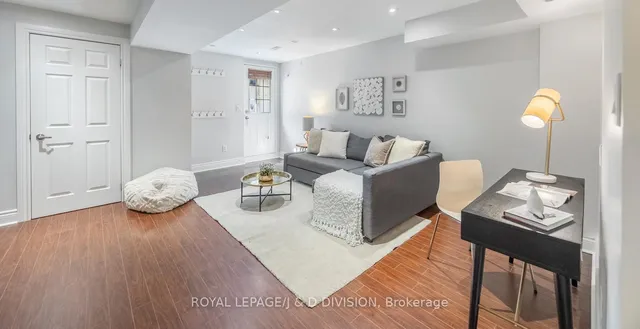 Additional image 32 of 33 Clark St