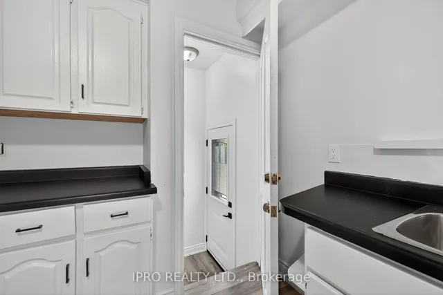 Additional image 16 of 34 Knox Ave