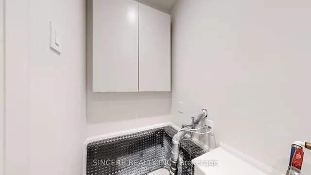 Additional image 39 of 123 Lawrence Ave