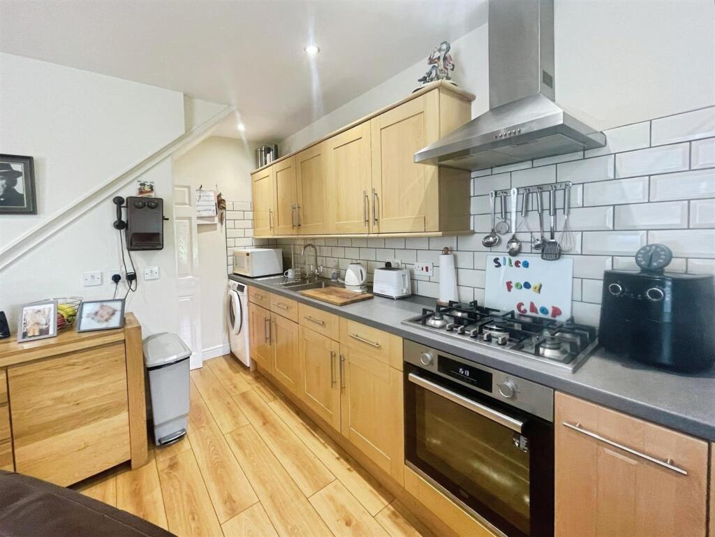 Additional image 3 of Moorside Road Bradford, BD2 2HB