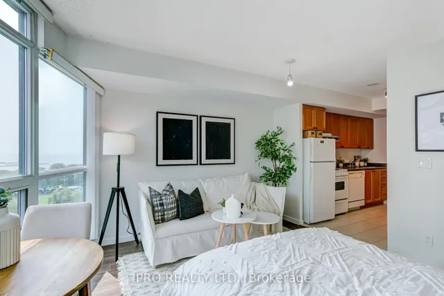 Additional image 3 of 219 Fort York Blvd Unit 1407