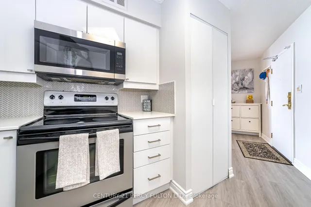 Additional image 10 of 270 Queens Quay Unit 1407