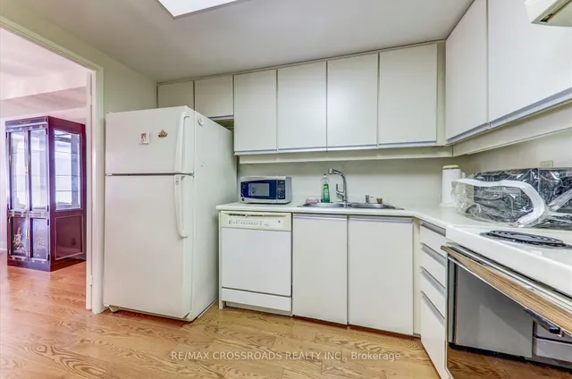 Additional image 23 of 1 Concorde Pl Unit 405