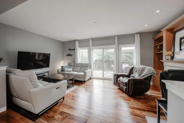 Additional image 18 of 22 Pebblecreek Dr