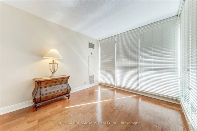 Additional image 19 of 1 Concorde Pl Unit 405