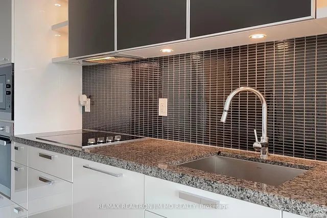 Additional image 14 of 32 Davenport Rd Unit 1706