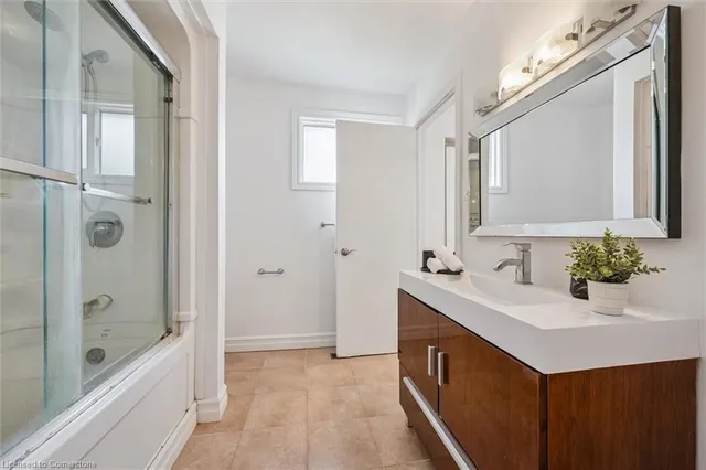 Additional image 25 of 32 Mowat Blvd Unit 52