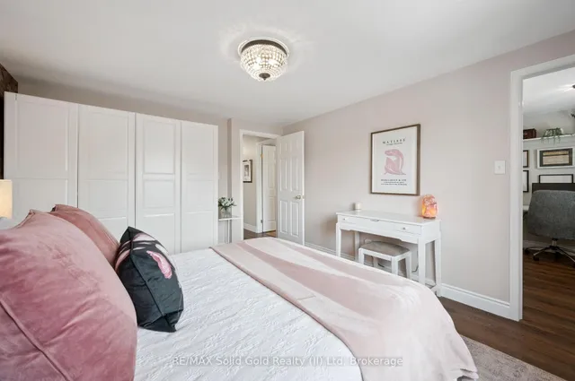 Additional image 29 of 12 Frankfurt St