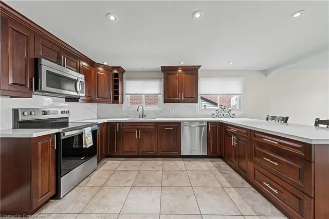 Additional image 17 of 154 Covington Cres