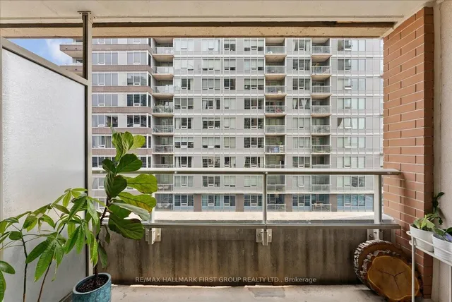 Additional image 19 of 65 East Liberty St Unit 1018