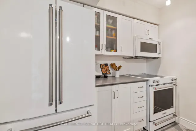 Additional image 9 of 46 Western Battery Rd Unit 812