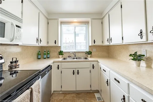 Additional image 20 of 151 Greendale Cres