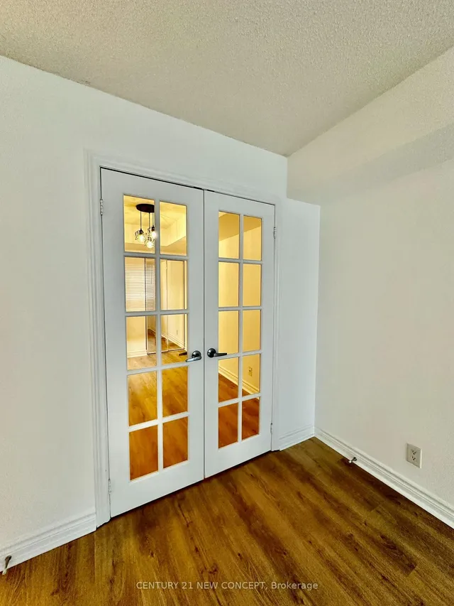 Additional image 5 of 225 Wellesley St Unit 409