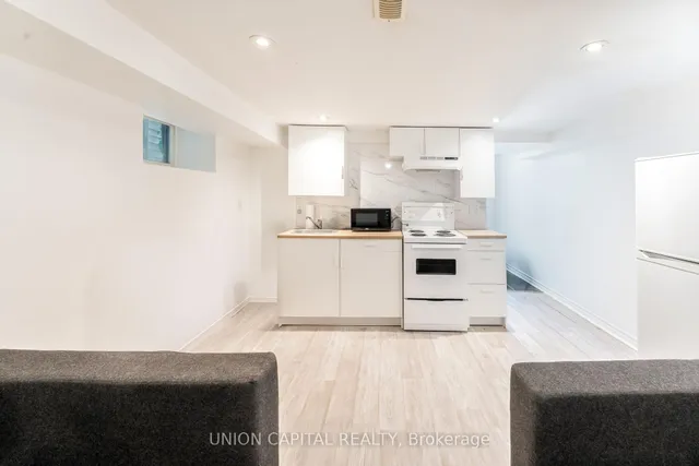 Additional image 26 of 56 Cloverdale Rd