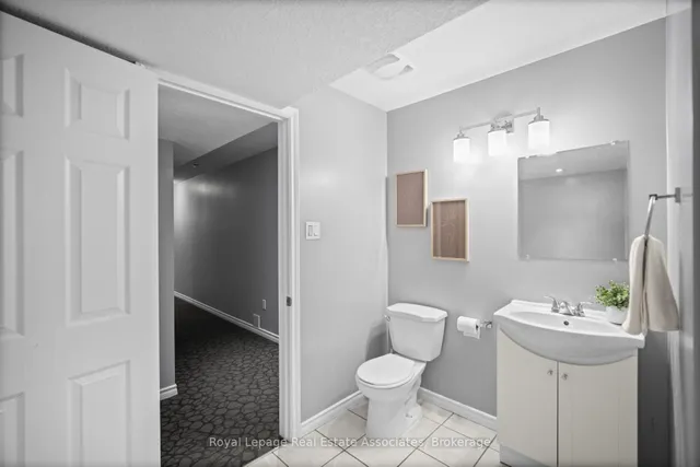 Additional image 43 of 439 Moorlands Cres