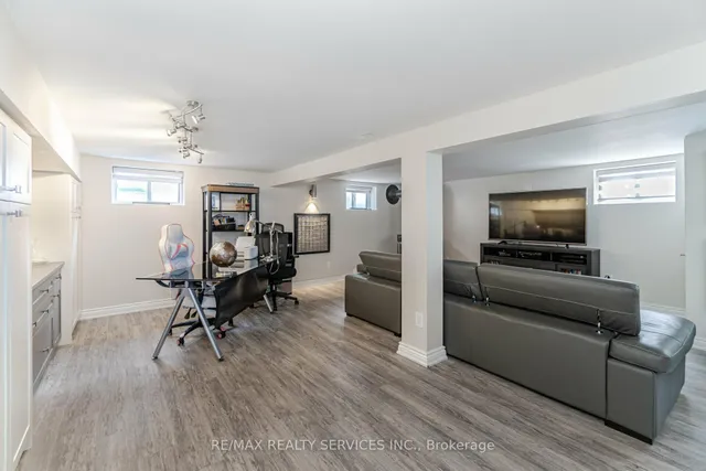 Additional image 31 of 119 Denison Ave