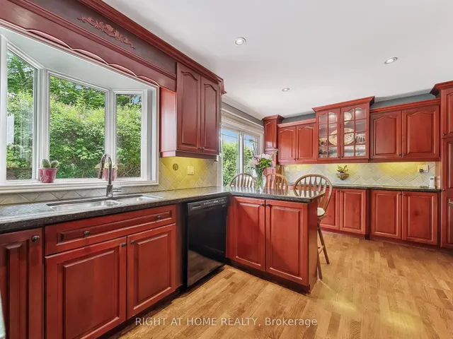 Additional image 14 of 18 Claypine Tr