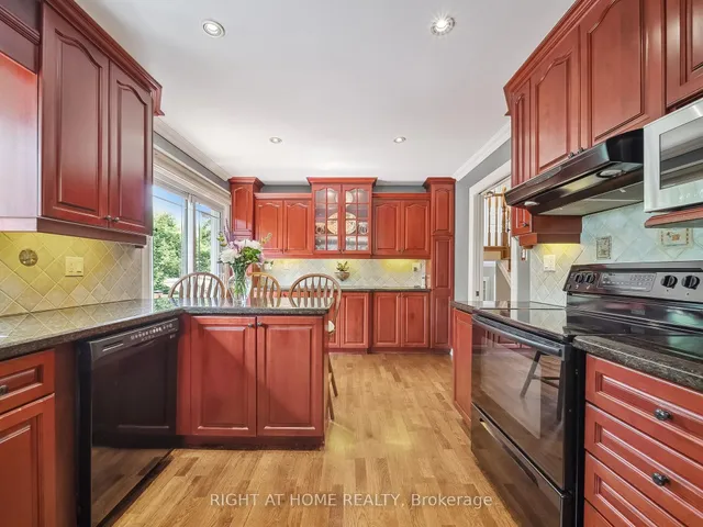 Additional image 13 of 18 Claypine Tr