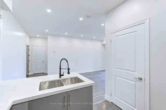 Additional image 16 of 2326 Taunton Rd Unit 303