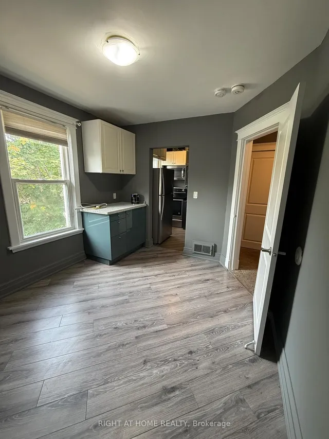 Additional image 30 of 50 Somerset Ave