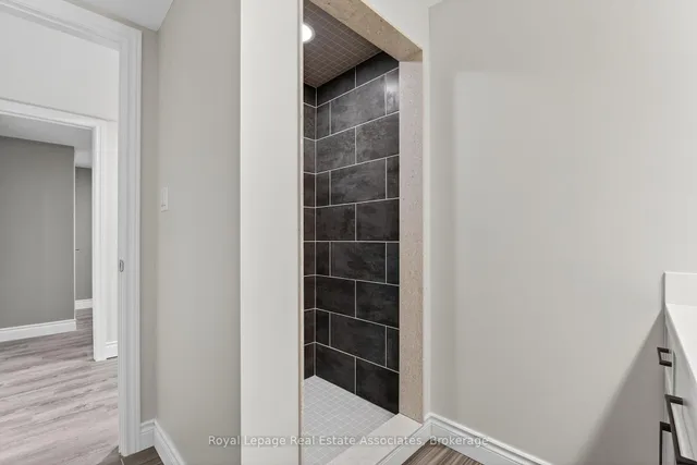 Additional image 36 of 29 Laurendale Ave