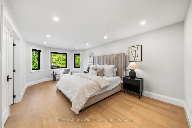 Additional image 26 of 360 Claremont Cres