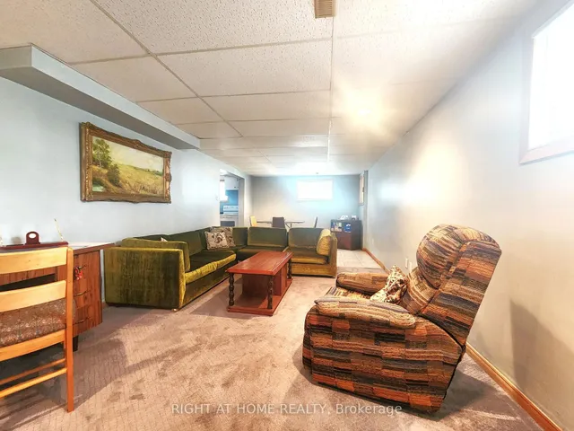 Additional image 20 of 627 Green Meadow Cres