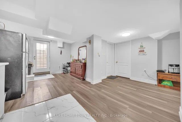 Additional image 34 of 33 Hybrid St