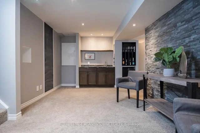 Additional image 36 of 501 Tyrone Cres