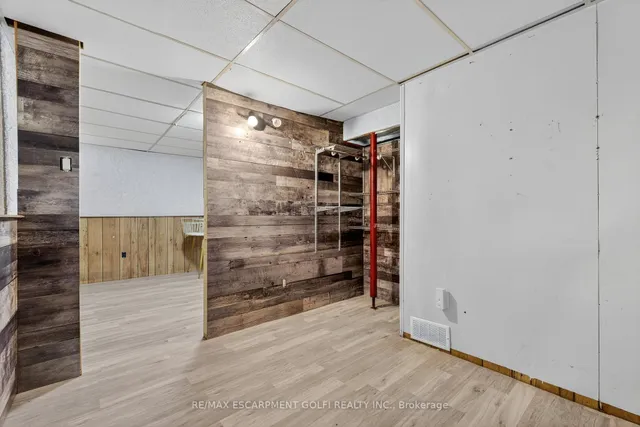 Additional image 27 of 59 Queenslea Dr Unit 7