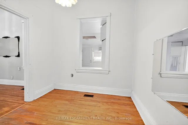 Additional image 16 of 231 EMERALD St