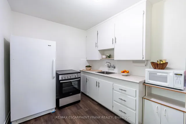 Additional image 22 of 218 East 27th St