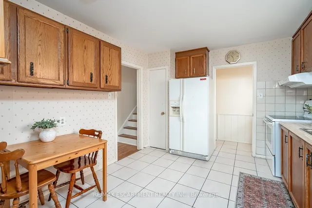 Additional image 10 of 652 Ardleigh Cres