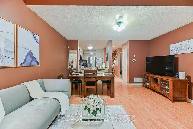 Additional image 10 of 43 Giraffe Ave