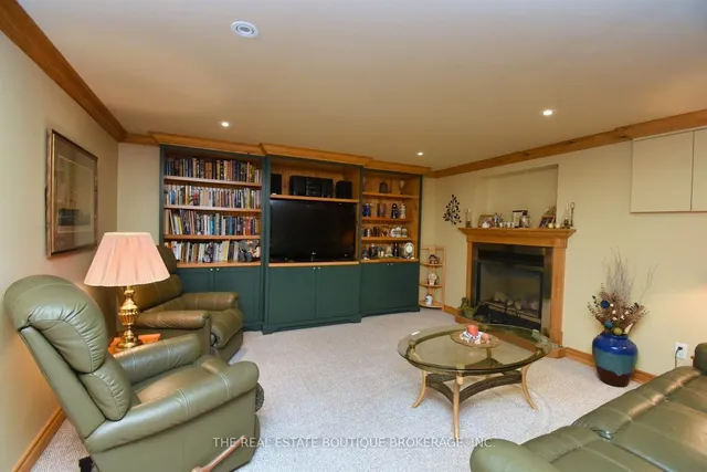 Additional image 35 of 4131 Lorraine Cres