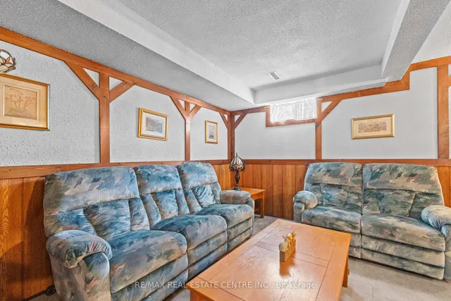 Additional image 32 of 48 Marblehead Cres