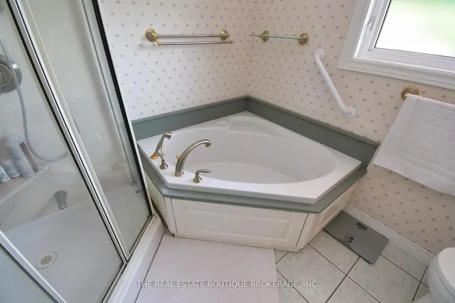 Additional image 28 of 4131 Lorraine Cres