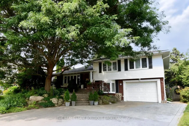 4131 Lorraine Cres