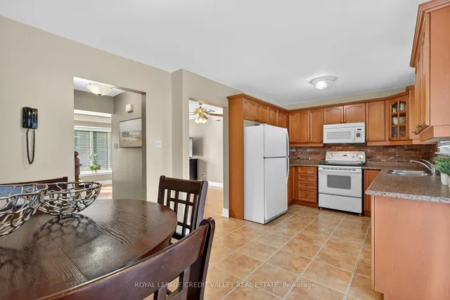 Additional image 48 of 60 Gondola Cres