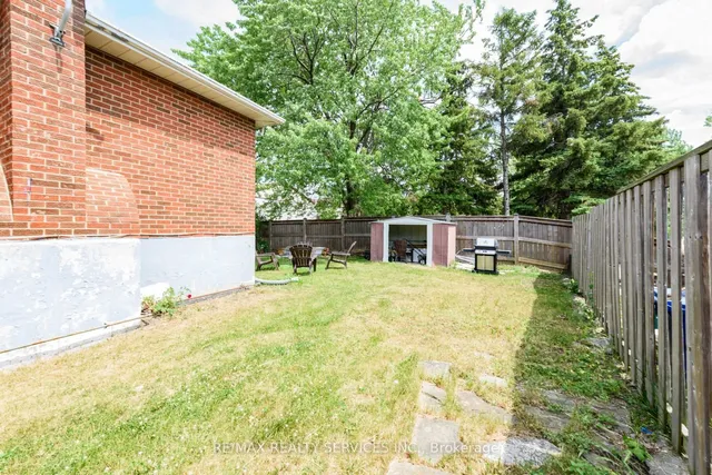 Additional image 33 of 41 Manitou Cres