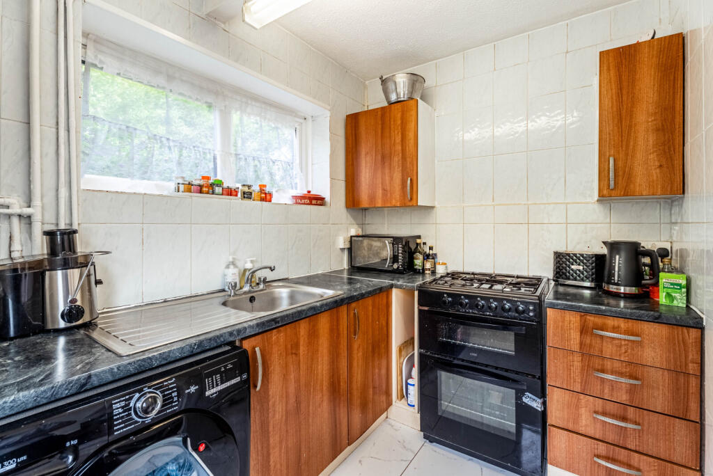 Additional image 5 of Roundfield Avenue, Harpenden, Hertfordshire, AL5