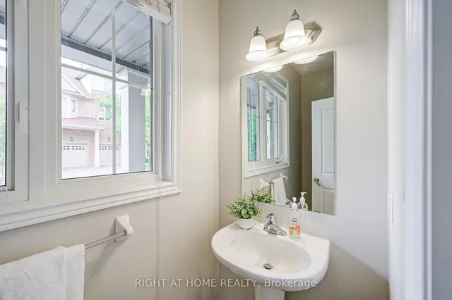 Additional image 16 of 1 Cedar Lake Cres