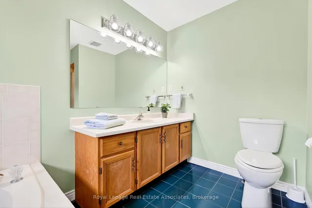 Additional image 21 of 29 Laurendale Ave