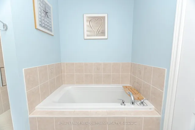 Additional image 28 of 345 Bussel Cres