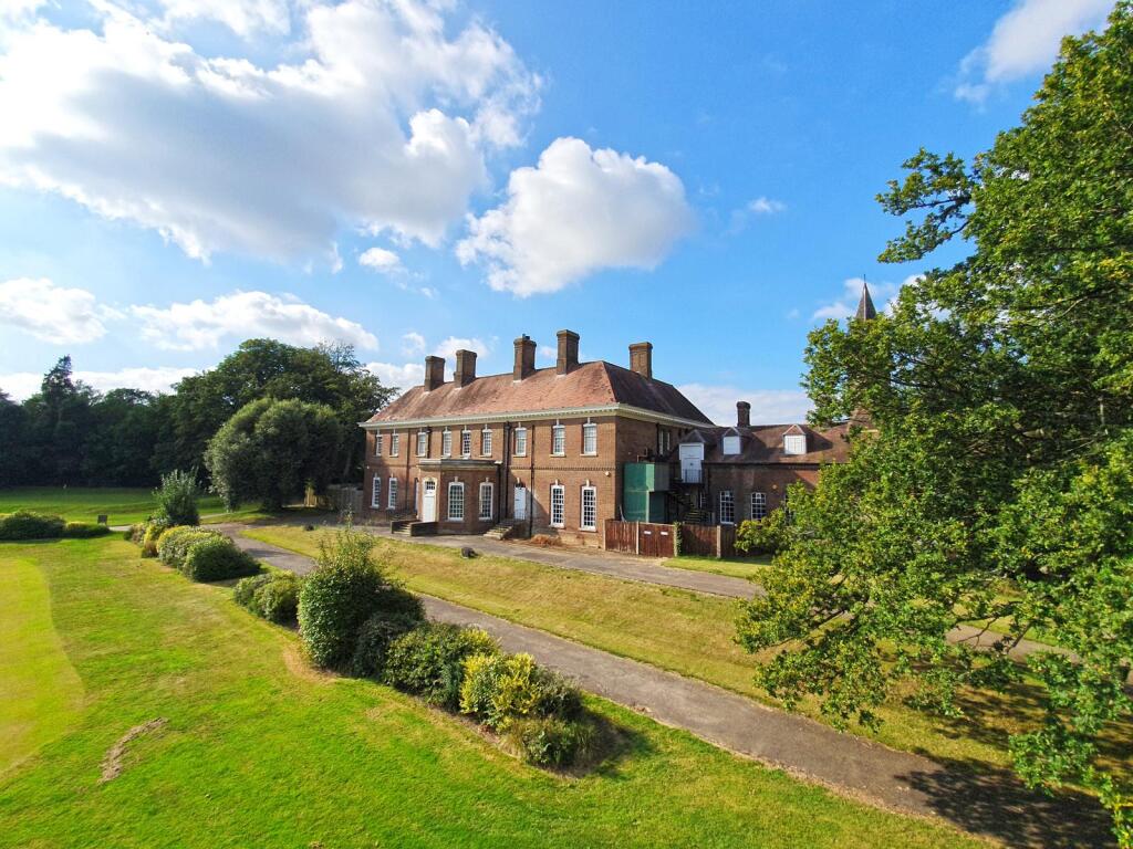 Batchwood Hall, Batchwood Drive, St Albans, AL3 5XA